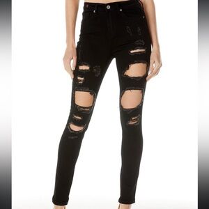 NWOT Distressed Skinny Jeans